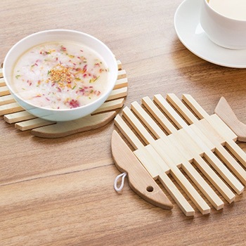Wooden Fish Apple Shape Coaster Holder Heat Insulation Dish Pot Cup Mat